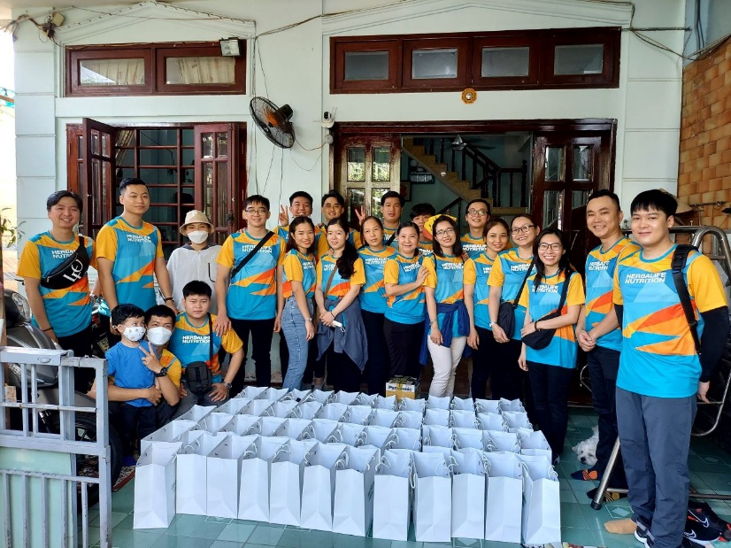  Herbalife Việt Nam đã tham gia hơn 700 giờ hoạt động thiện nguyện trong Tháng mục tiêu toàn cầu